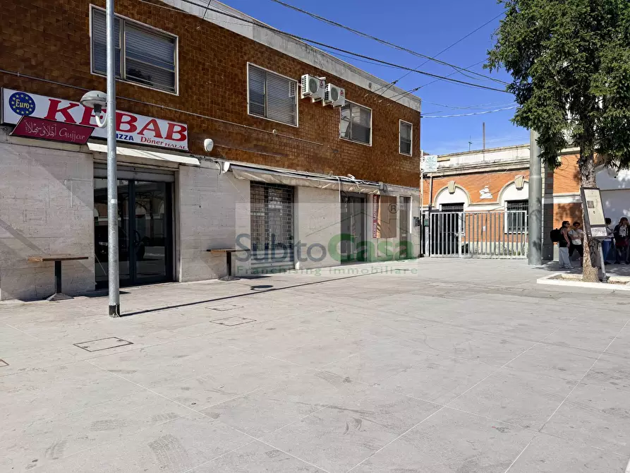 Immagine 11 di Locale commerciale in affitto  in Piazza Marconi 35/36 a Chieti