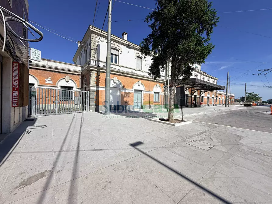 Immagine 14 di Locale commerciale in affitto  in Piazza Marconi 35/36 a Chieti