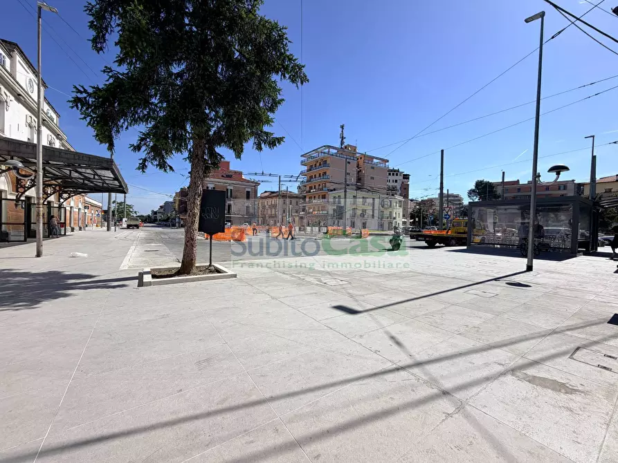 Immagine 16 di Locale commerciale in affitto  in Piazza Marconi 35/36 a Chieti