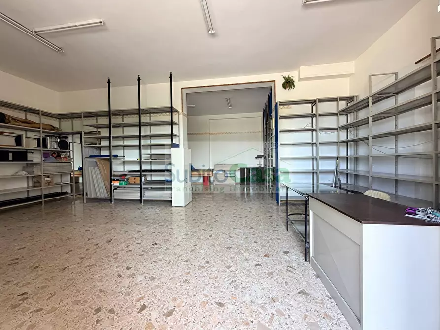 Immagine 8 di Magazzino in vendita  in Via Lago Di Scanno 9 a Paglieta