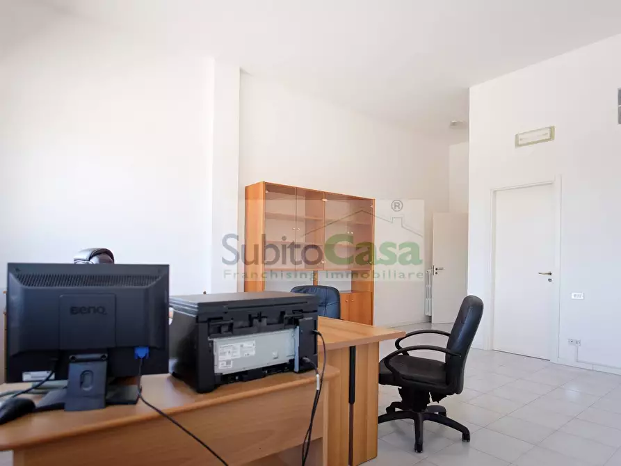 Immagine 4 di Ufficio in affitto  in Via Giuseppe Verdi a Chieti