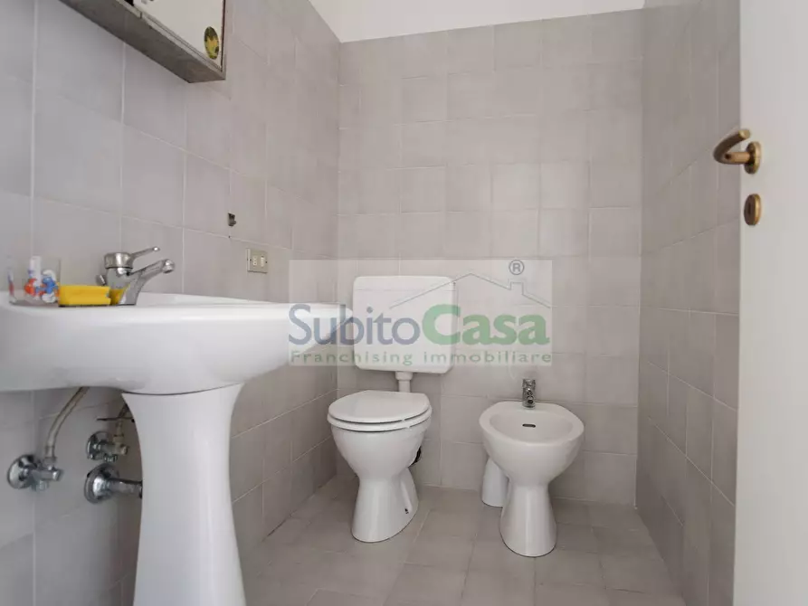 Immagine 16 di Ufficio in affitto  in Via Giuseppe Verdi a Chieti