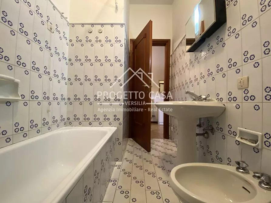 Immagine 20 di Casa indipendente in affitto  in Via dei Platani a Camaiore