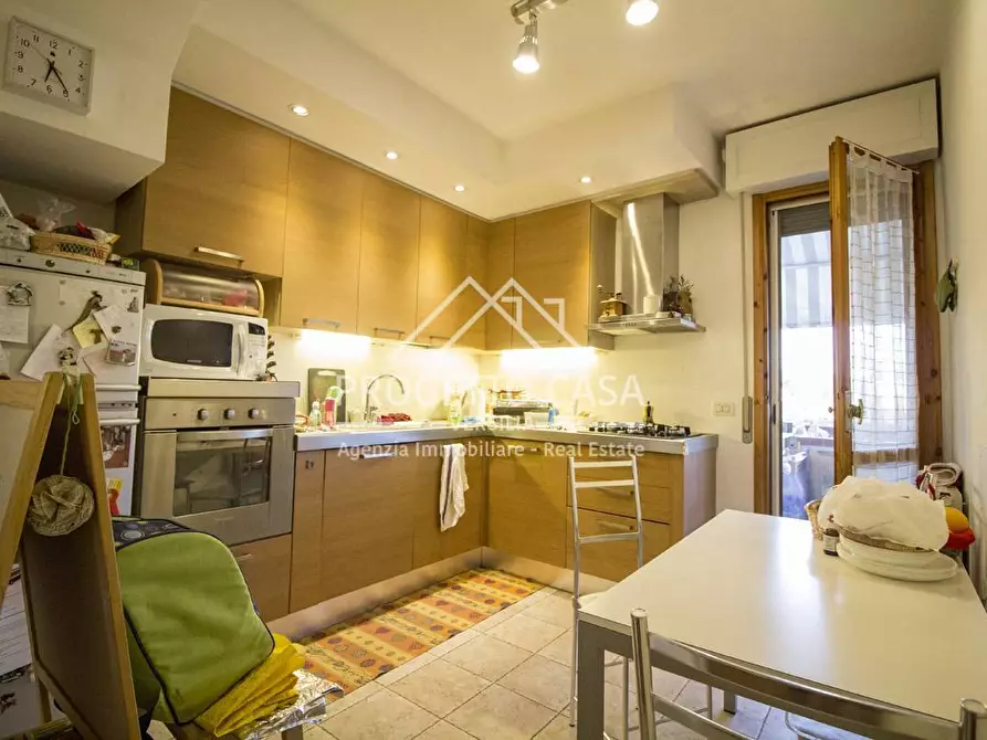 Immagine 1 di Appartamento in vendita  in VIA SERGIO DE SIMONE a Viareggio