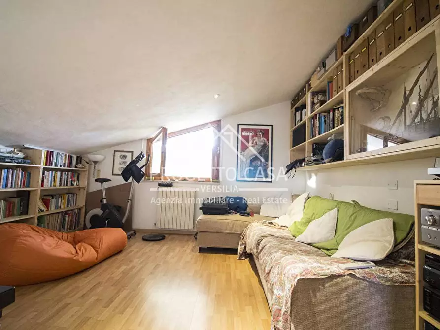 Immagine 3 di Appartamento in vendita  in VIA SERGIO DE SIMONE a Viareggio