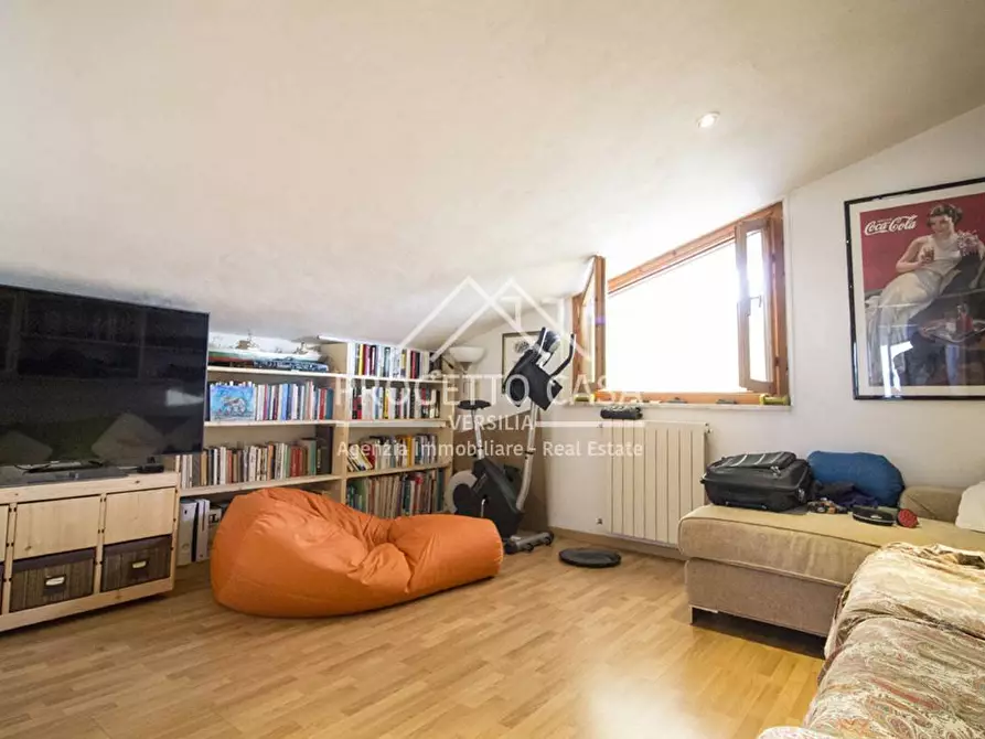 Immagine 4 di Appartamento in vendita  in VIA SERGIO DE SIMONE a Viareggio