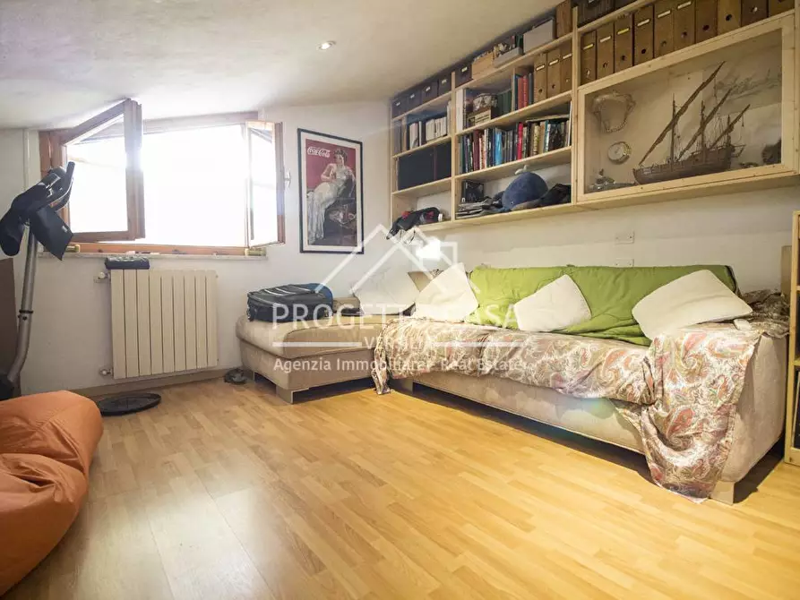 Immagine 5 di Appartamento in vendita  in VIA SERGIO DE SIMONE a Viareggio