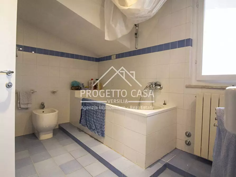 Immagine 6 di Appartamento in vendita  in VIA SERGIO DE SIMONE a Viareggio