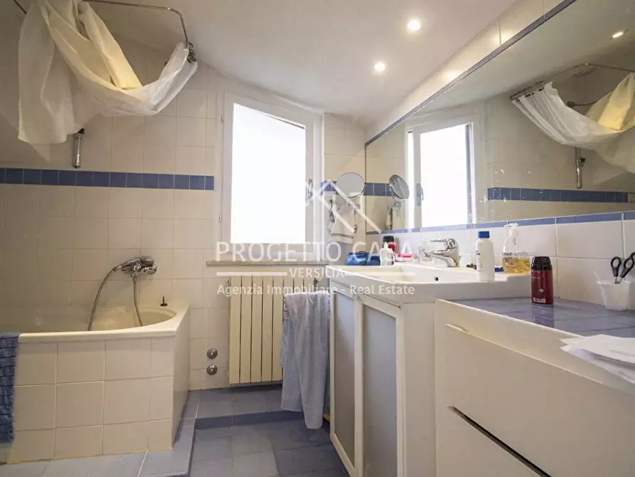 Immagine 8 di Appartamento in vendita  in VIA SERGIO DE SIMONE a Viareggio