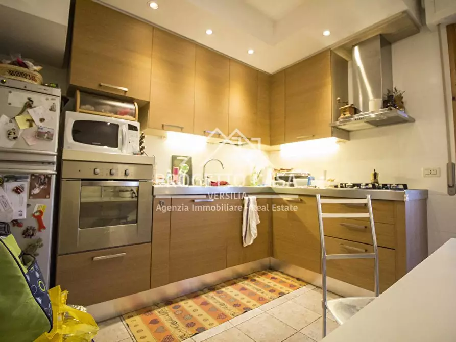 Immagine 9 di Appartamento in vendita  in VIA SERGIO DE SIMONE a Viareggio