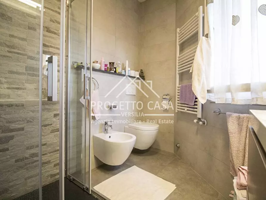 Immagine 21 di Appartamento in vendita  in VIA SERGIO DE SIMONE a Viareggio