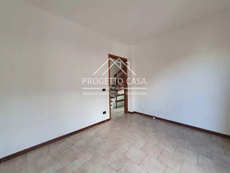 Immagine 10 di Casa indipendente in vendita  in VIA ELETTICA a Viareggio