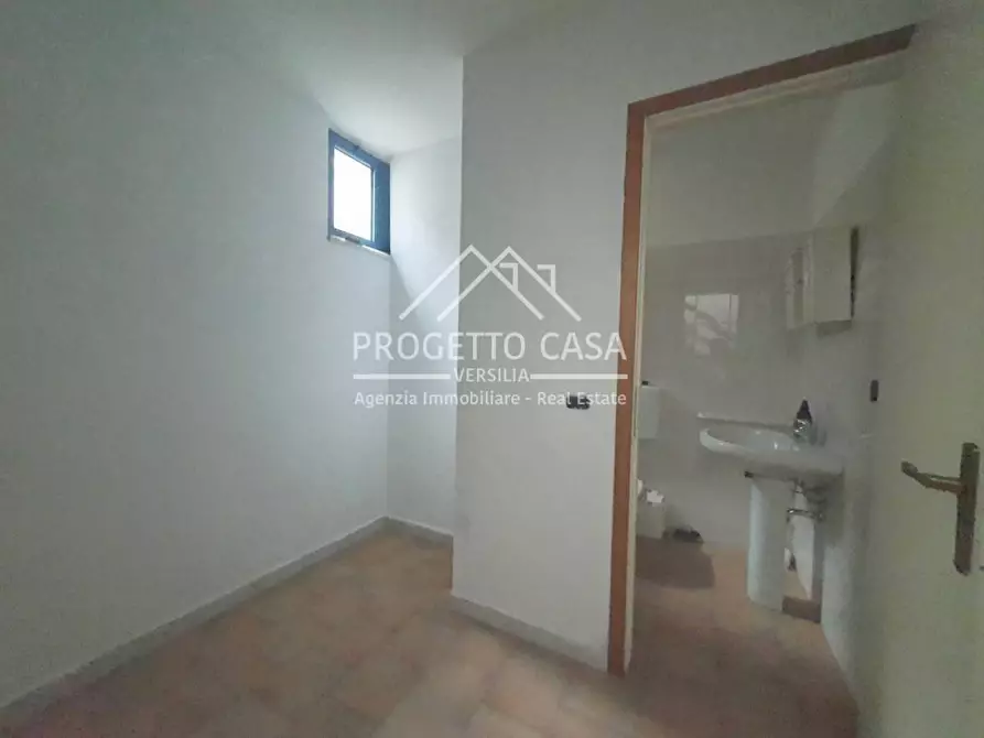 Immagine 14 di Casa indipendente in vendita  in VIA ELETTICA a Viareggio