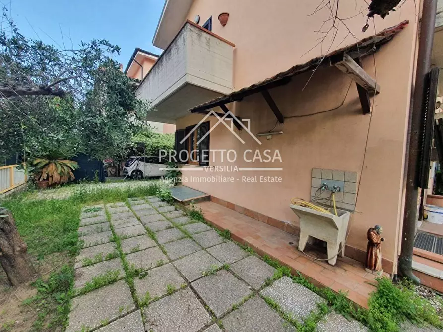 Immagine 15 di Casa indipendente in vendita  in VIA ELETTICA a Viareggio