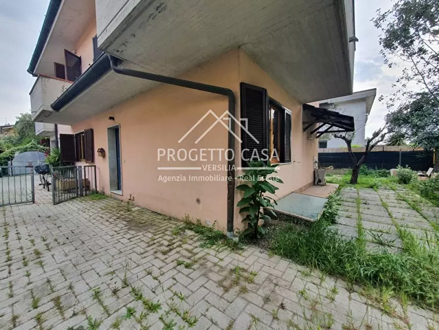 Immagine 16 di Casa indipendente in vendita  in VIA ELETTICA a Viareggio