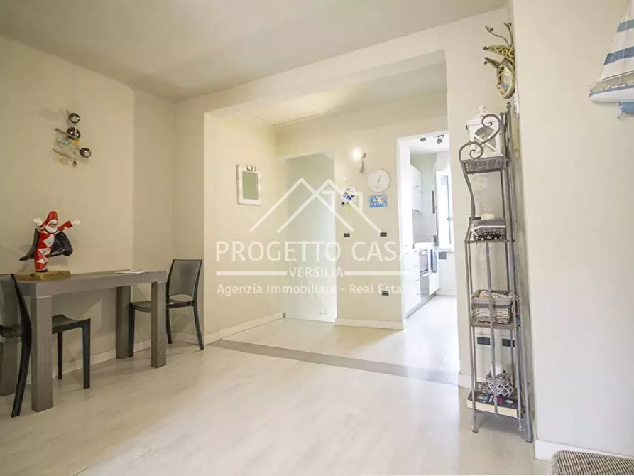 Immagine 1 di Appartamento in vendita  in VIA BARELLAI a Viareggio