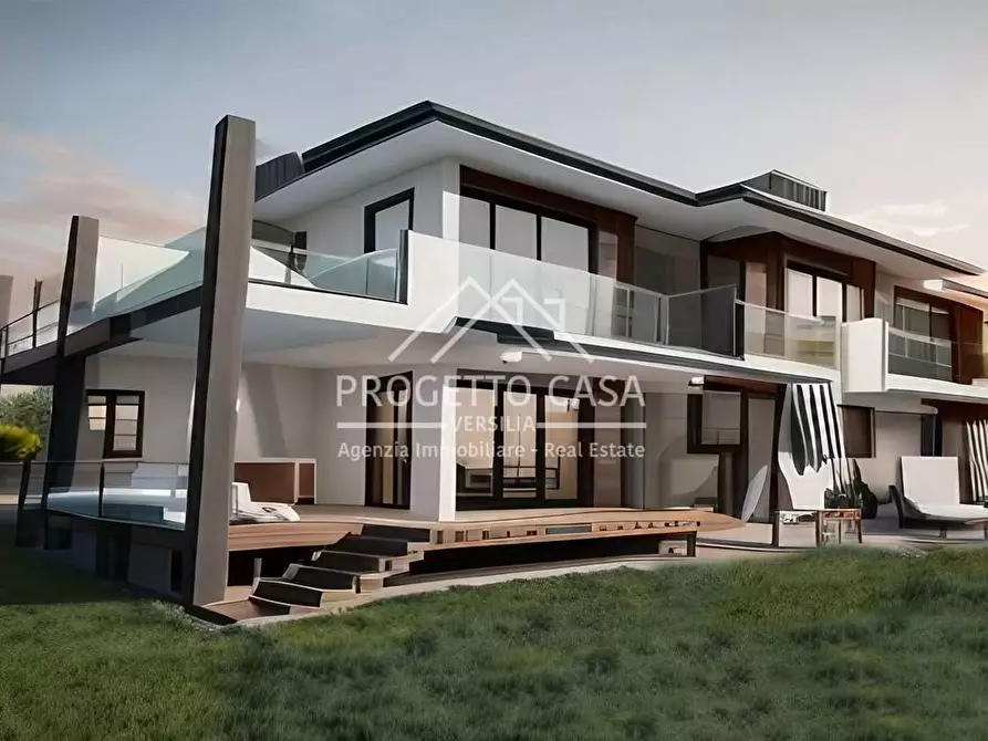 Immagine 2 di Casa indipendente in vendita  in VIA ALFONSO LA MARMORA a Camaiore