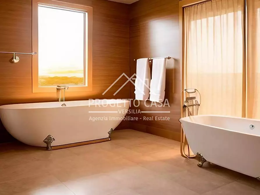 Immagine 6 di Casa indipendente in vendita  in VIA ALFONSO LA MARMORA a Camaiore