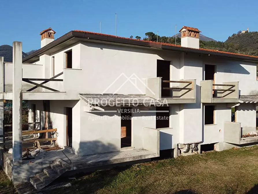 Immagine 10 di Casa indipendente in vendita  in VIA ALFONSO LA MARMORA a Camaiore