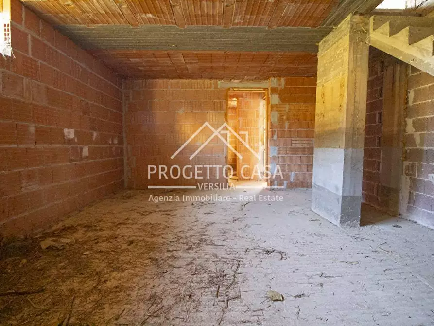 Immagine 15 di Casa indipendente in vendita  in VIA ALFONSO LA MARMORA a Camaiore