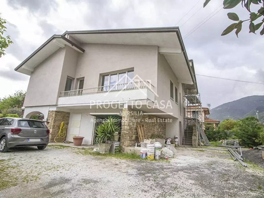 Immagine 1 di Casa indipendente in vendita  in VIA DEI TAMBULETTI a Camaiore