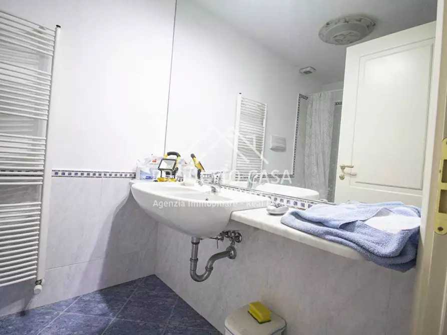 Immagine 22 di Appartamento in vendita  in Via Silvio Micheli a Viareggio