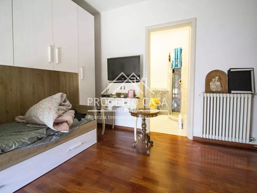 Immagine 31 di Appartamento in vendita  in Via Silvio Micheli a Viareggio