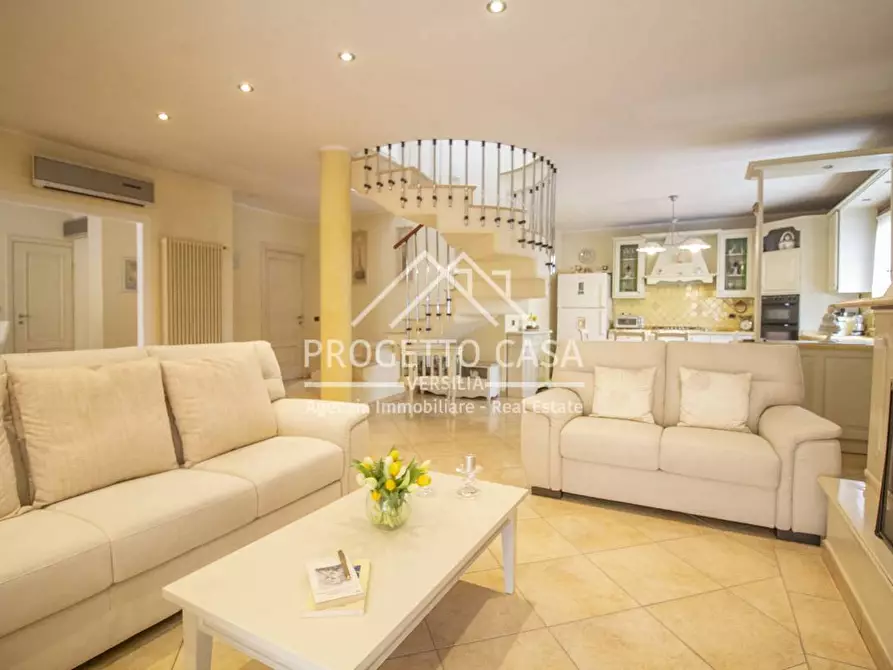 Immagine 6 di Casa indipendente in vendita  in VIA TABARRO a Viareggio