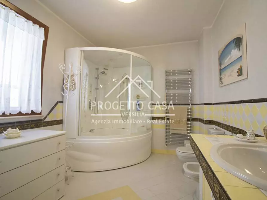 Immagine 17 di Casa indipendente in vendita  in VIA TABARRO a Viareggio