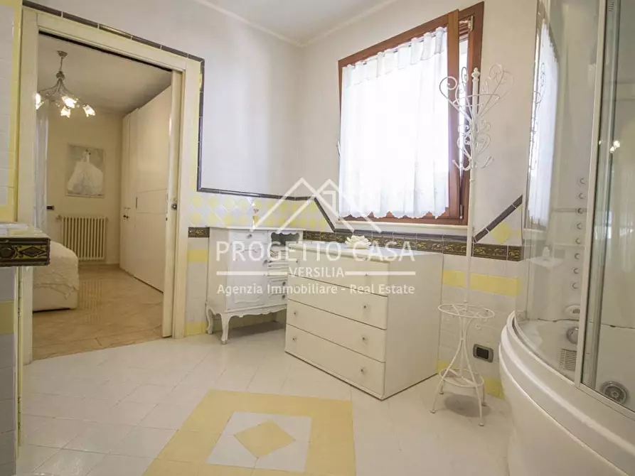 Immagine 20 di Casa indipendente in vendita  in VIA TABARRO a Viareggio