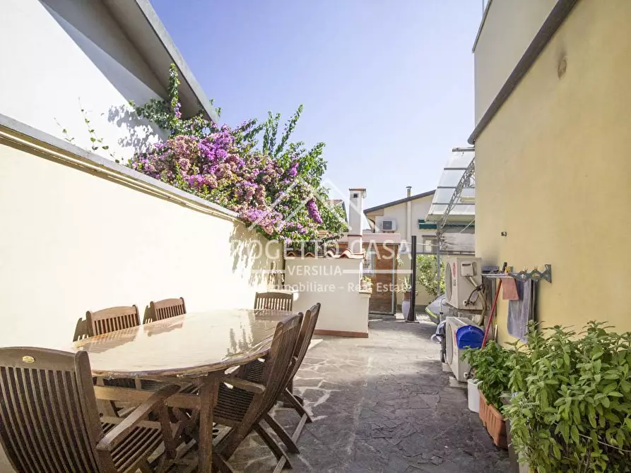 Immagine 50 di Casa indipendente in vendita  in VIA TABARRO a Viareggio