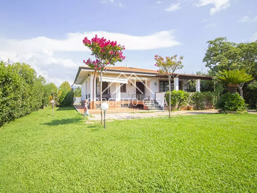 Immagine 2 di Casa indipendente in vendita  in via del trebbiano a Camaiore
