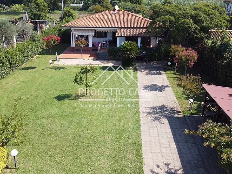 Immagine 9 di Casa indipendente in vendita  in via del trebbiano a Camaiore