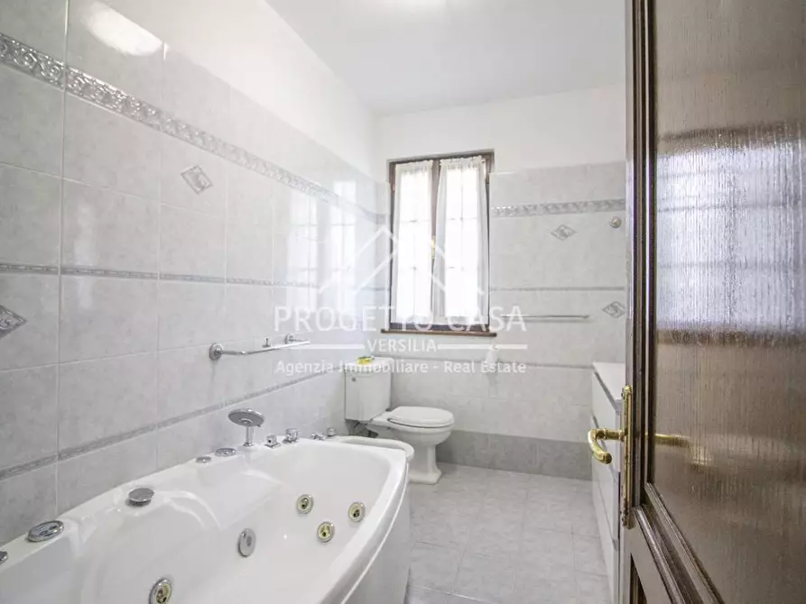 Immagine 44 di Casa indipendente in vendita  in via del trebbiano a Camaiore