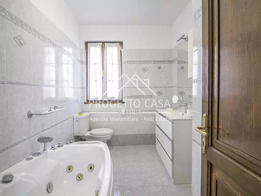 Immagine 45 di Casa indipendente in vendita  in via del trebbiano a Camaiore