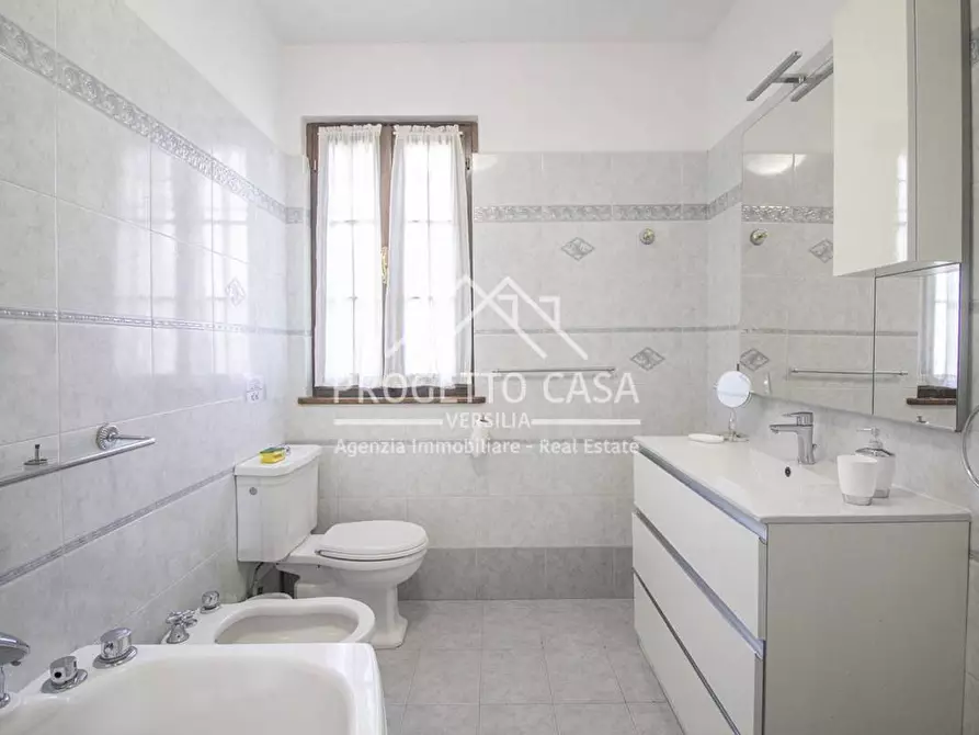 Immagine 46 di Casa indipendente in vendita  in via del trebbiano a Camaiore