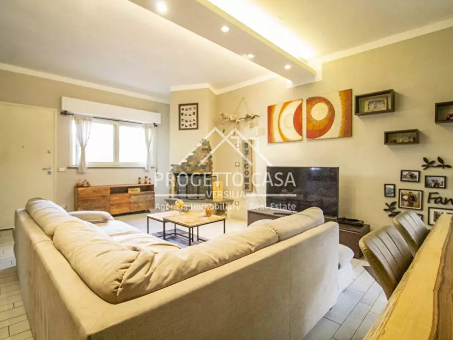 Immagine 2 di Appartamento in vendita  in VIA BOTTEGO a Viareggio