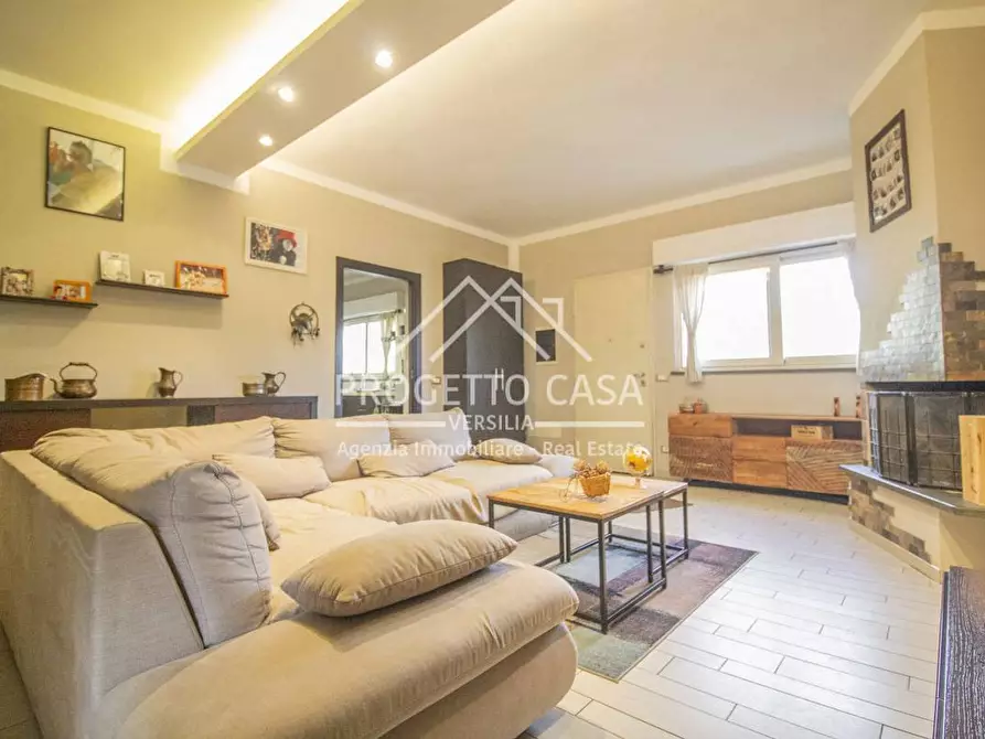 Immagine 4 di Appartamento in vendita  in VIA BOTTEGO a Viareggio