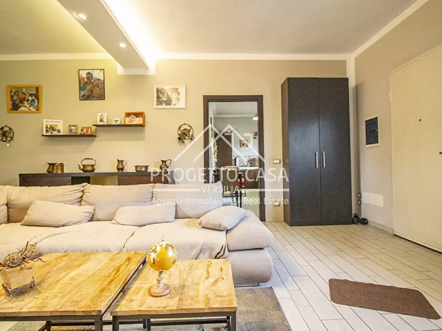 Immagine 6 di Appartamento in vendita  in VIA BOTTEGO a Viareggio