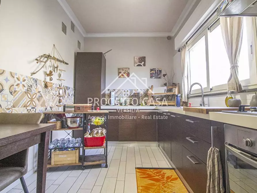 Immagine 12 di Appartamento in vendita  in VIA BOTTEGO a Viareggio