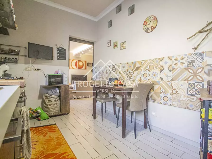 Immagine 13 di Appartamento in vendita  in VIA BOTTEGO a Viareggio