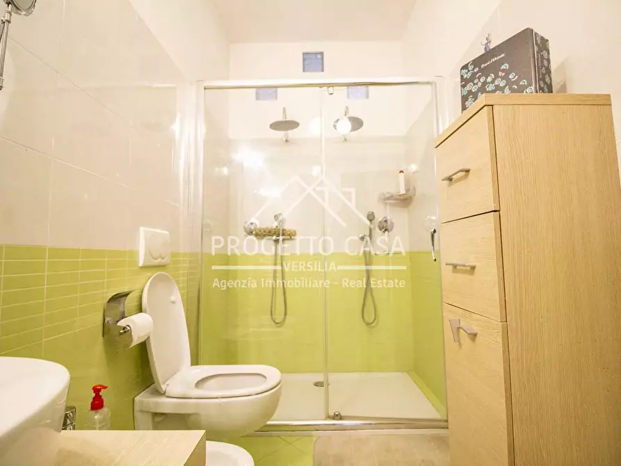 Immagine 18 di Appartamento in vendita  in VIA BOTTEGO a Viareggio