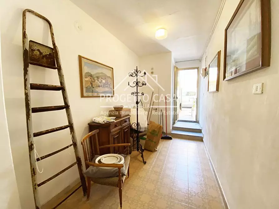 Immagine 21 di Appartamento in vendita  in Via Papini a Camaiore