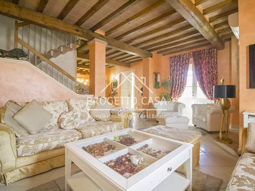 Immagine 4 di Casa indipendente in vendita  in VIA DEGLI ARANCI a Camaiore