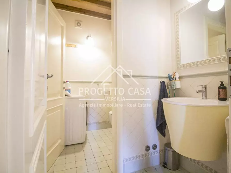 Immagine 18 di Casa indipendente in vendita  in VIA DEGLI ARANCI a Camaiore