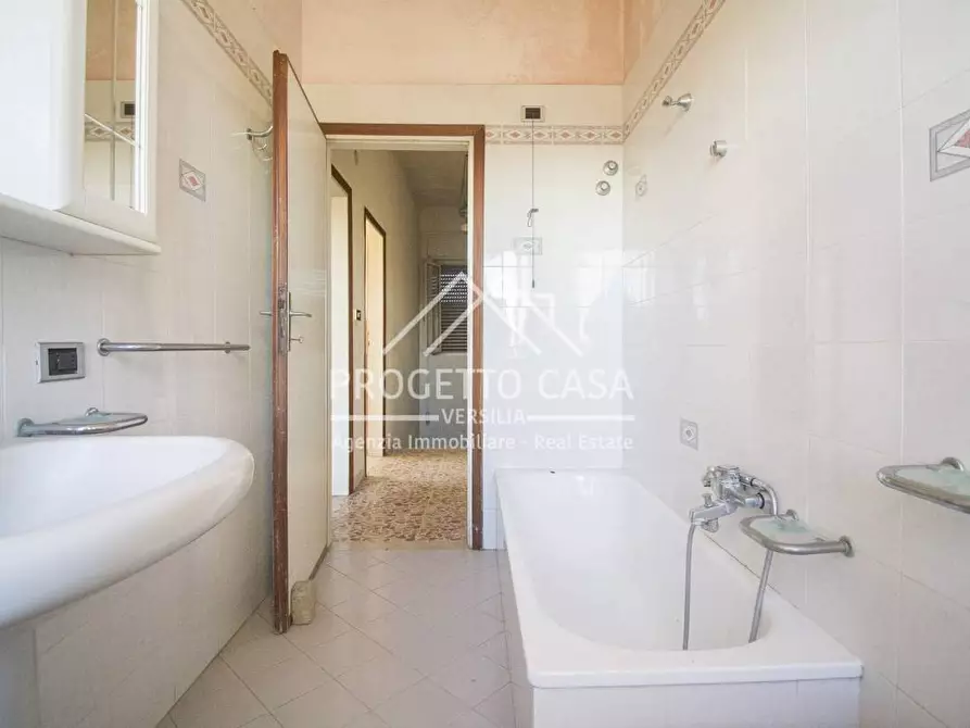 Immagine 19 di Casa indipendente in vendita  in VIA FOSSO GUIDARIO a Viareggio