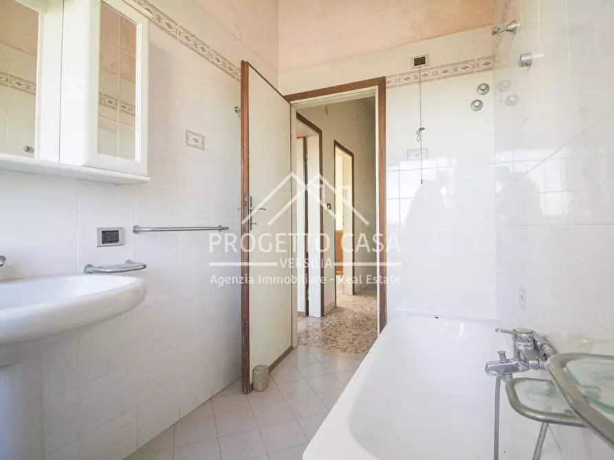 Immagine 20 di Casa indipendente in vendita  in VIA FOSSO GUIDARIO a Viareggio