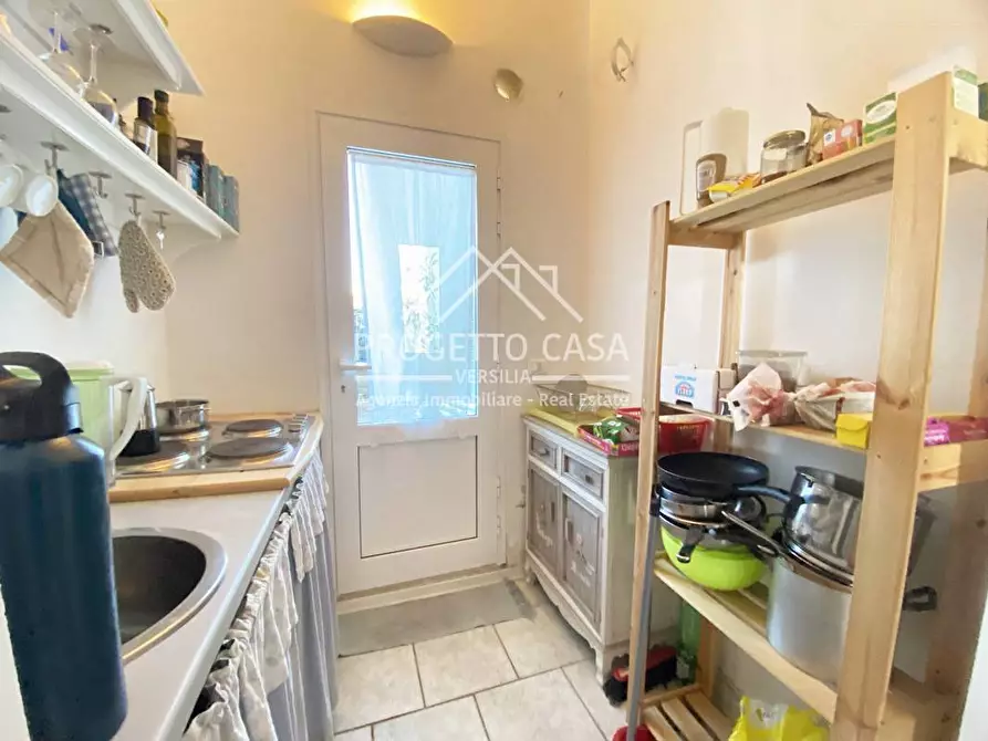 Immagine 12 di Casa indipendente in vendita  in via doninzetti a Camaiore