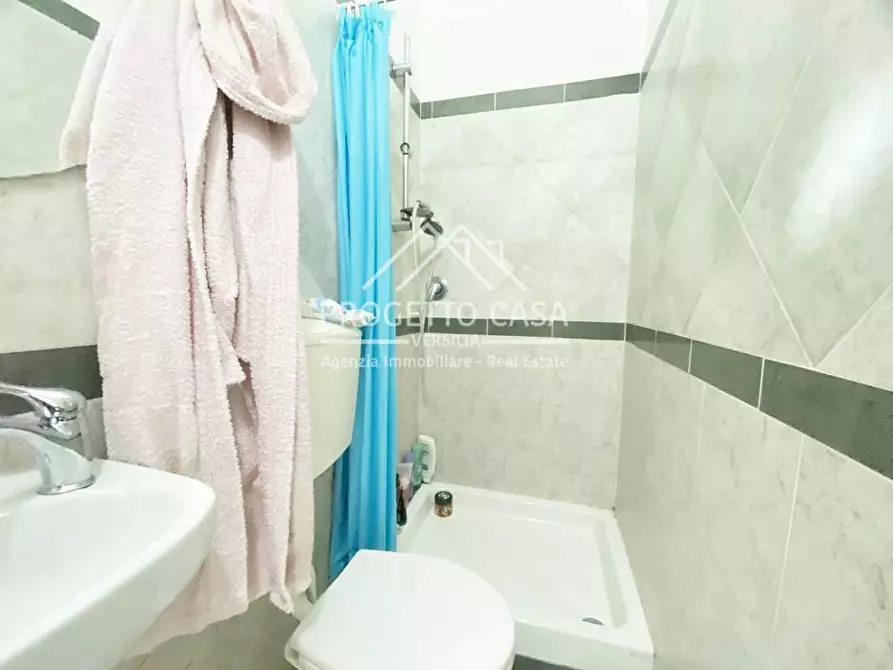 Immagine 15 di Casa indipendente in vendita  in via doninzetti a Camaiore