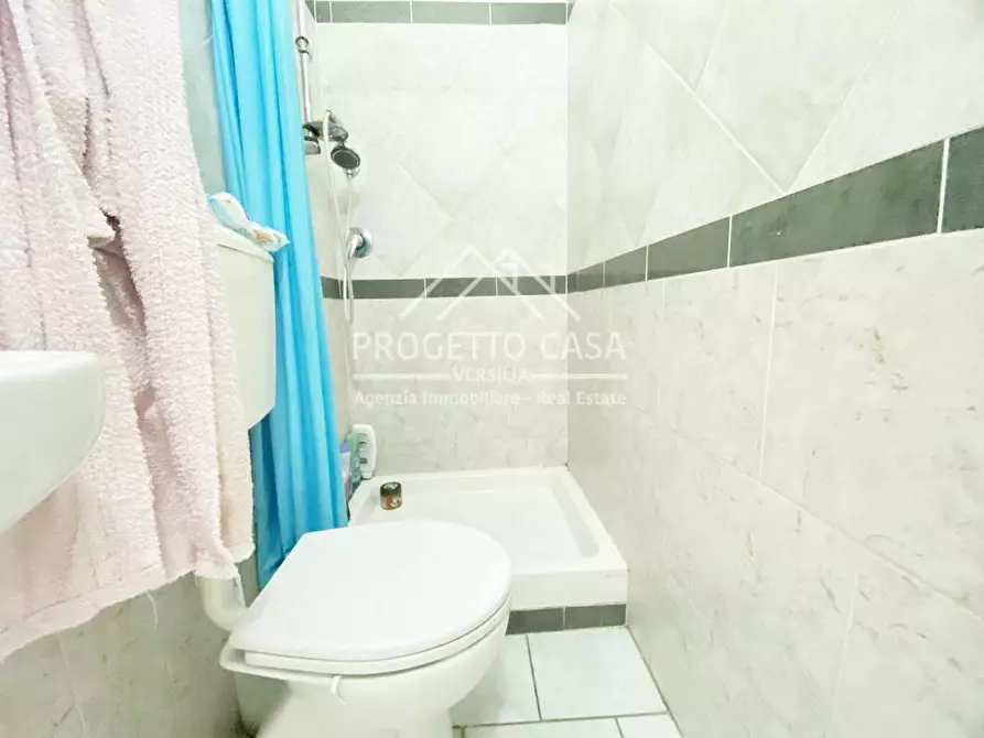 Immagine 16 di Casa indipendente in vendita  in via doninzetti a Camaiore